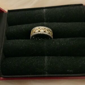 Elegant Gold and Silver Women's Ring